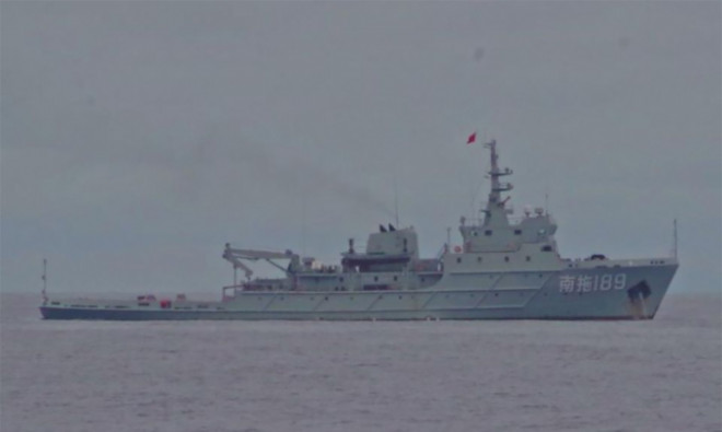 Tàu cứu kéo số hiệu 189 của hải quân Trung Quốc trên biển Đông. Ảnh: Cảnh sát biển Philippines