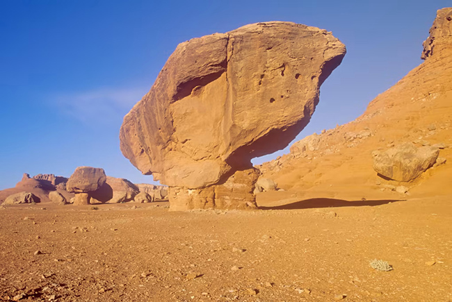 Hẻm núi đá cẩm thạch, Arizona: Với&nbsp;những tảng đá đầy màu sắc, hẻm núi đá cẩm thạch nổi tiếng với tảng đá kỳ dị và đứng chênh vênh một cách hoàn hảo.&nbsp;
