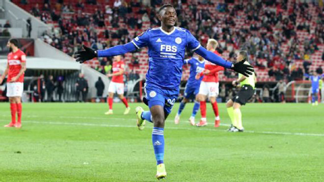 Patson Daka ghi đến 4 bàn thắng để giúp Leicester City thắng ngược khó tin trong thế bị Spartak Moscow dẫn trước 2 bàn