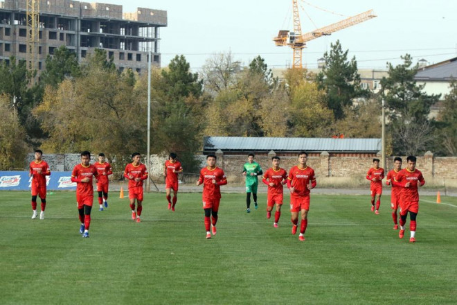 Chiều 21/10, ĐT U23 Việt Nam đã bước vào buổi tập đầu tiên tại Bishkek (Kyrgyzstan) trong giai đoạn hoàn thiện bước chuẩn bị cuối cùng cho Vòng loại U23 châu Á 2022. ảnh Anh Đoàn