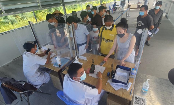 Khai báo y tế tại Cầu Bạch Đằng, tỉnh Quảng Ninh