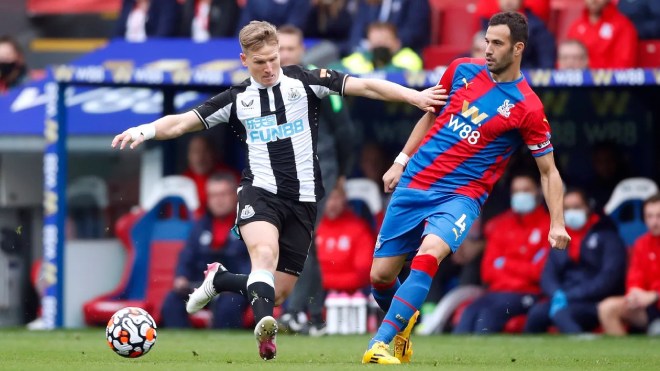 Newcastle "thoát hiểm" trước&nbsp;Crystal Palace nhờ siêu phẩm của Wilson và... VAR