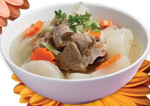 Canh sườn, củ cải, cà rốt.