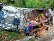 Tin tức ô tô - Xe tải chở lợn bo cua &quot;sương sương&quot; 50km/h và cái kết