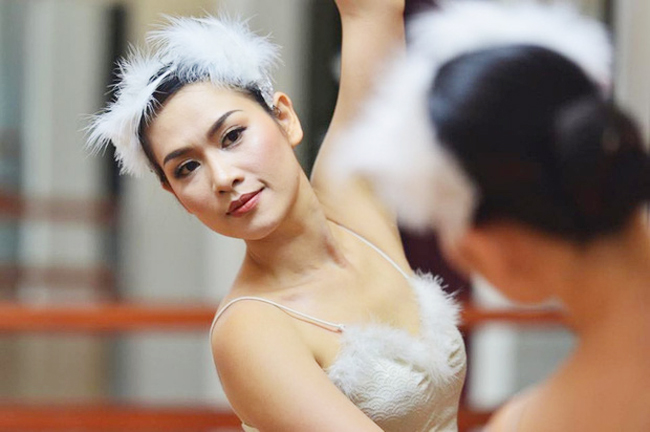 Tuy nhiên, Hà Hương lại không gắn bó với nghiệp diễn mà chuyển sang làm công việc văn phòng và thử sức với múa ballet.
