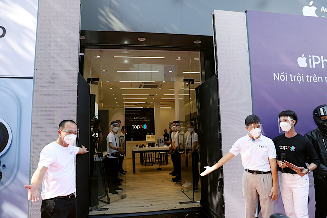 Fan Apple hào hứng với cửa hàng chuẩn &#34;style&#34; Apple tại Việt Nam - 1