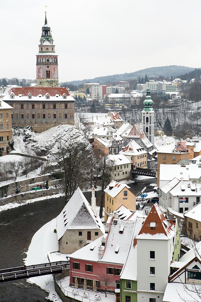 Český Krumlov, Cộng hòa Séc: Có niên đại từ thế kỷ 13, Český Krumlov nằm ở Nam Bohemia, thuộc Cộng hòa Séc. Đây là một trong những lâu đài lớn nhất trong nước, và khu phố cổ là Di sản Thế giới của Unesco.&nbsp;
