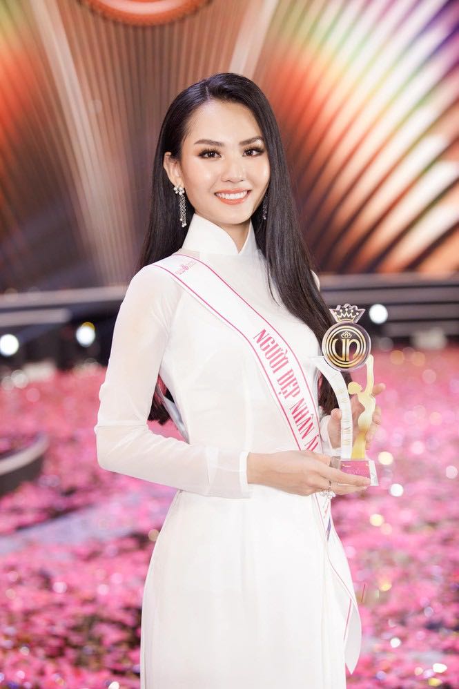 Ngay từ đầu cuộc thi, Mai Phương đã là ứng cử viên "nặng ký" cho ngôi vị hoa hậu vì chẳng những xinh đẹp, lại còn sở hữu vóc dáng gợi cảm cùng thành tích học tập nổi bật.