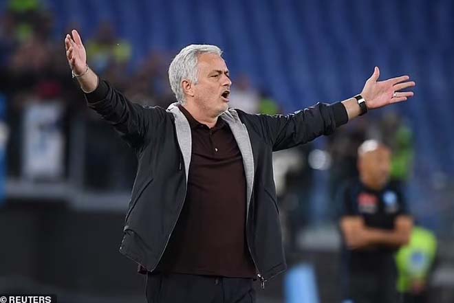 Mourinho lại khiến tất cả phải gọi tên mình, nhưng theo cách không mong muốn