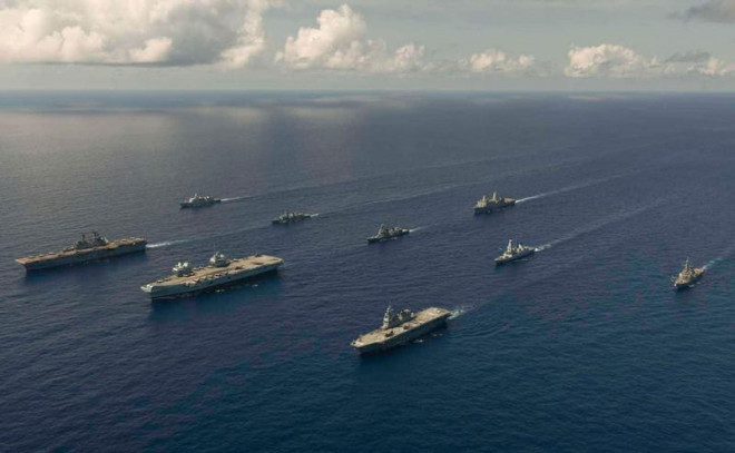 Hải quân Mỹ cùng các lực lượng của Nhật, Anh và một số nước khác diễn tập hải quân quy mô lớn gần khu vực biển Okinawa, đầu tháng 10.&nbsp; Ảnh: GETTY IMAGES