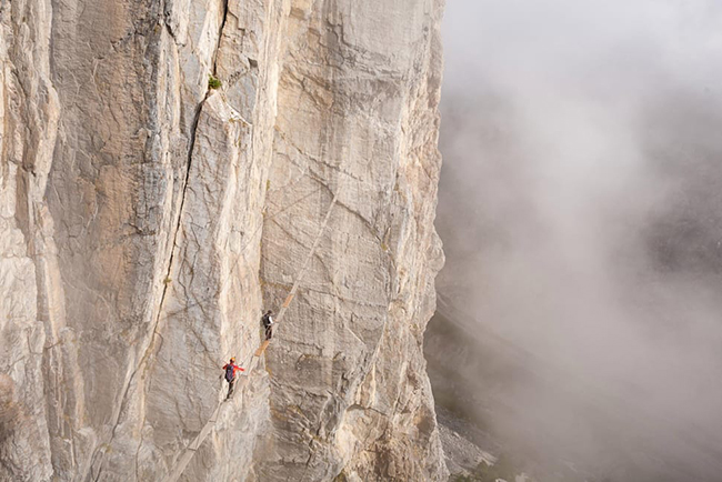 Tuyến đường Via Ferrata Roc de la Tovière, Pháp: Đây thực sự là một trong những con đường khó đi nhất ở phía tây dãy&nbsp;Alps nhưng lại có tầm nhìn tuyệt đẹp, và những người muốn đi trên cây cầu&nbsp;này phải là người vô cùng dũng cảm.
