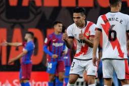 Video bóng đá Rayo Vallecano - Barcelona: Falcao rực sáng, Depay hóa tội đồ (Vòng 11 La Liga)