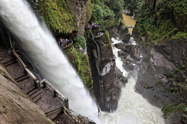 Thác Pailon del Diablo, Ecuador: Đây có thể không phải là bậc thang dài nhất trên thế giới, nhưng lại thuộc top&nbsp;ấn tượng nhất. Những bậc thang này sẽ đưa bạn đến ngay gần thác nước Pailon del Diablo.&nbsp;
