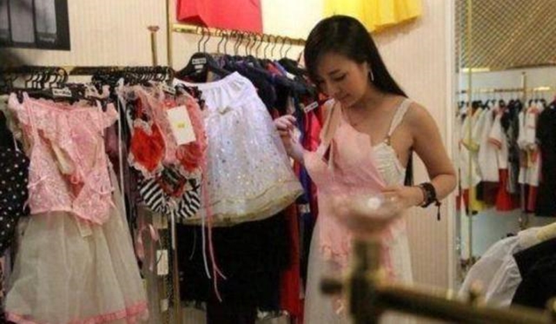 Nhiều cô gái Trung Quốc không muốn mặc áo ngực vì gò bó.