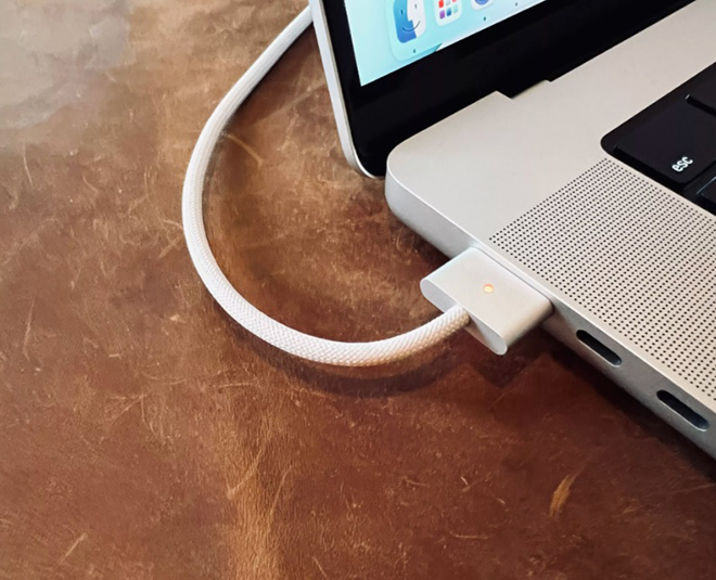 Sạc Magsafe.