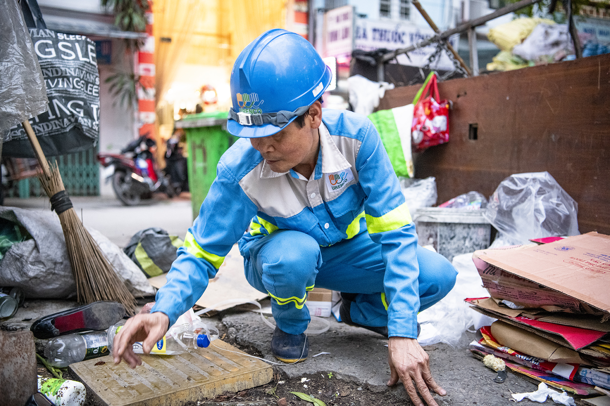 Quãng thời gian 14 năm làm nghề quét rác, chỉ 3 năm anh Thanh về đón giao thừa cùng với gia đình. Mỗi lần cũng chỉ được 1-2 ngày rồi anh lại lên Hà Nội để tiếp tục công việc.