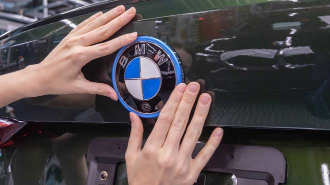 BMW xuất xưởng mẫu sedan thể thao thuần điện đầu tiên của thương hiệu - 9