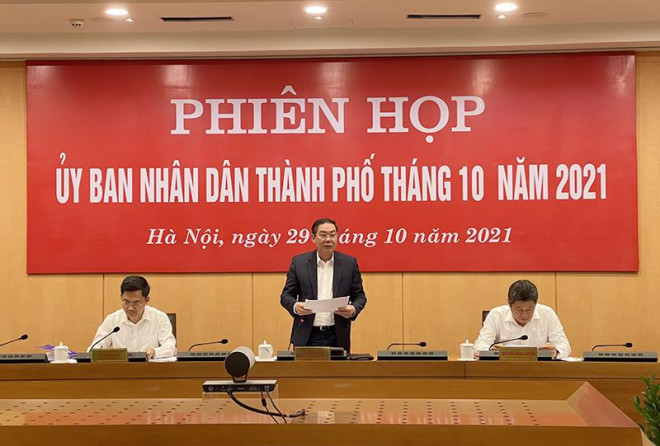 Phó Chủ tịch Thường trực UBND TP Lê Hồng Sơn phát biểu tại phiên họp