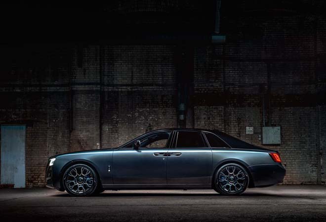 Chiêm ngưỡng &#34;cực phẩm&#34; Rolls-Royce Ghost Black Badge 2022 vừa trình làng - 3