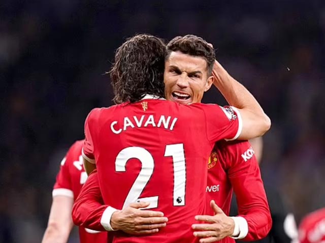 Màn kết hợp mang bóng dáng Scholes - Giggs của Ronaldo và Cavani