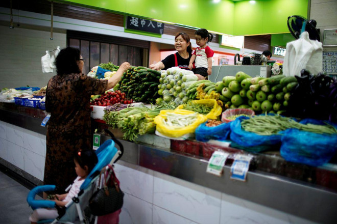 Chính phủ Trung Quốc yêu cầu các hộ gia đình trên cả nước tích trữ nhu yếu phẩm trong bối cảnh mùa đông đang đến gần. Ảnh: Reuters