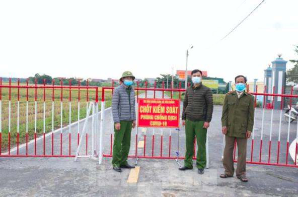 Huyện Ý Yên dừng phong toả, cách ly y tế tại nhiều khu dân cư do đã cơ bản khống chế được ổ dịch - Ảnh: Hoàng Long