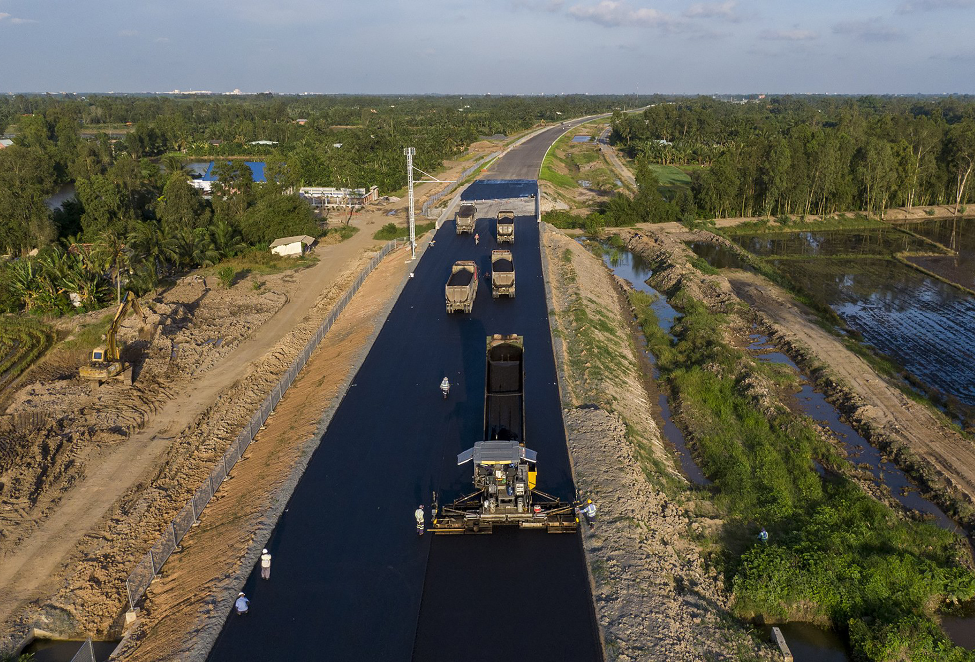 41/51 km mặt đường đã được thảm nhựa, 10 km còn lại nằm rải rác trên địa bàn thuộc thị xã Cai Lậy và huyện Cái Bè.