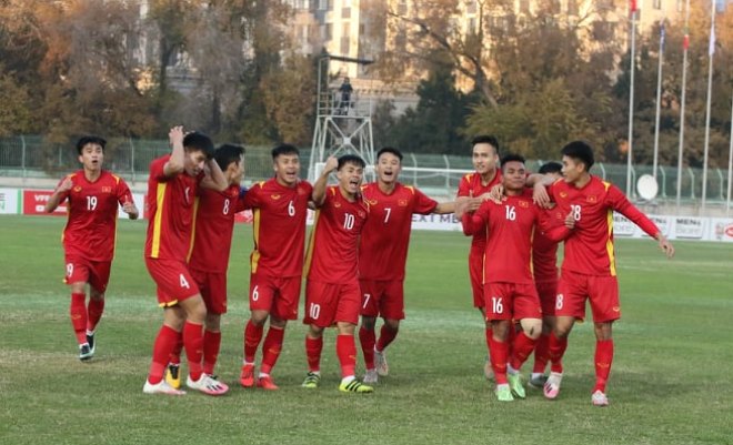 Hồ Thanh Minh (số 16) ghi bàn thắng quý như vàng giúp U23 Việt Nam giành quyền vào vòng chung kết U23 châu Á