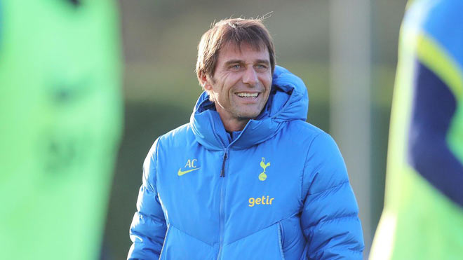 HLV Antonio Conte bất ngờ đồng ý dẫn dắt Tottenham Hotspur dù từng được nhắm làm "thuyền trưởng" MU