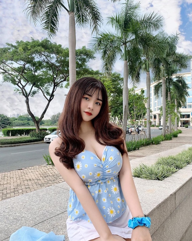 Nàng hot girl là một trong những minh chứng cho quan niệm "mặt thiên thần, body ác quỷ" người ta thường nhắc.
