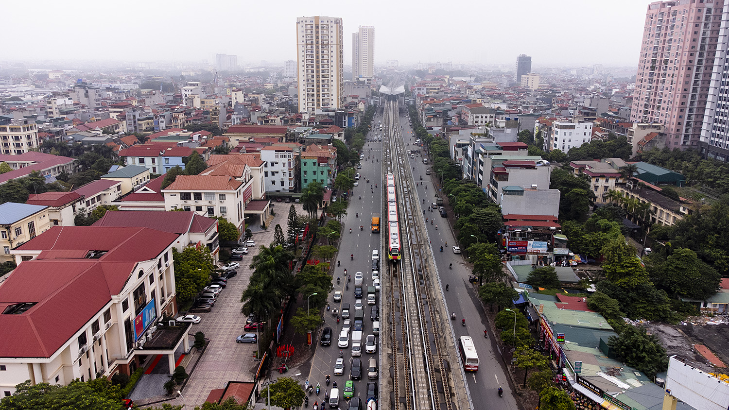 Đây là tuyến đường sắt đô thị thí điểm của Hà Nội, đoạn Nhổn - ga Hà Nội do UBND TP. Hà Nội quyết định với tổng mức đầu tư 1.176 triệu Euro (tương đương 32.910 tỷ đồng).