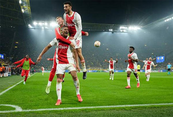 Ajax Amsterdam giành chiến thắng thứ 2 liên tiếp trước Dortmund để sớm đoạt vé đi tiếp ở Champions League