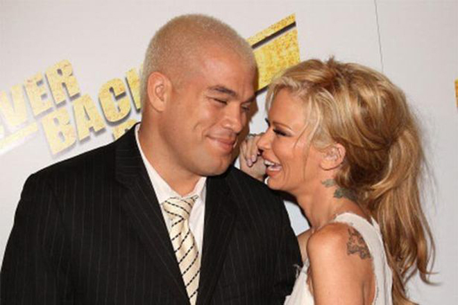 Cựu ngôi sao MMA, Tito Ortiz được cho là có mối liên hệ lớn nhất với ngành công nghiệp khiêu dâm, sau khi hẹn hò và kết hôn với một trong những tên tuổi lớn nhất trong ngành này là Jenna Jameson. Hai người gặp nhau lần đầu vào năm 2006 trước khi có con với nhau 3 năm sau đó vào (2009).