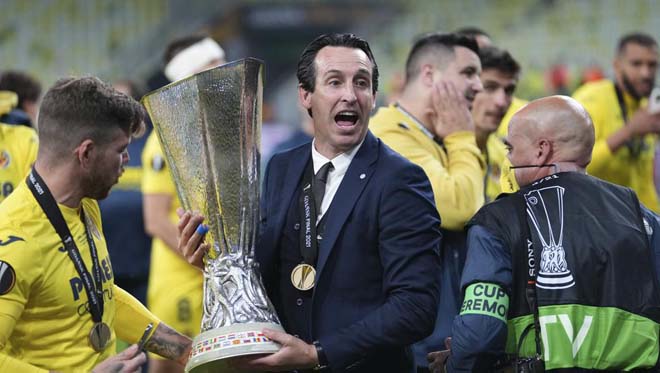 HLV Emery đang được Newcastle liên hệ