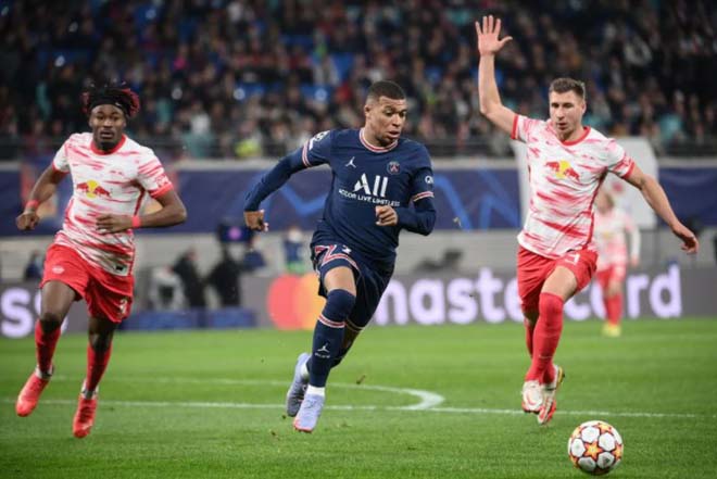 Mbappe (áo sẫm) chơi nổi bật trước Leipzig