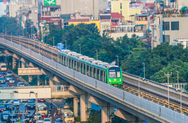 Dự án đường sắt Cát Linh - Hà Đông (tuyến 2A) dài 13 km, có tổng mức đầu tư ban đầu 8.769 tỉ đồng (tương đương 552,8 triệu USD). Đến năm 2017, tổng vốn đầu tư tăng lên 18.000 tỉ đồng (khoảng 868 triệu USD). Dự án sử dụng vốn vay của Chính phủ Trung Quốc và vốn đối ứng trong nước, nhiều lần phải điều chỉnh tiến độ