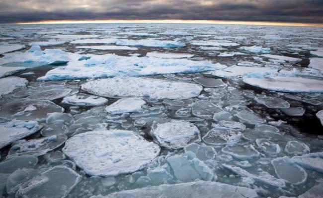 Trong mùa thu hoạch băng, những người thợ tách băng lấy về được khoảng gần 800.000 lít nước.
