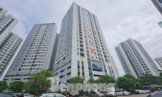 Giá căn hộ bình dân của nhiều dự án tại Hà Nội và TP.HCM đang bị đẩy lên thành giá căn hộ trung cấp.