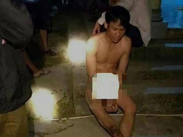 Lê Văn Nghĩa bị bắt giữ trong tình trạng không mảnh vải che thân.