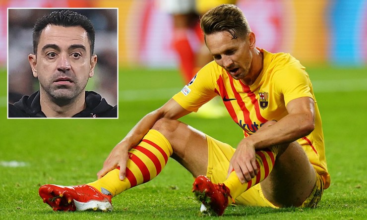 Luuk De Jong là cầu thủ đầu tiên bị "trảm" dưới thời Xavi