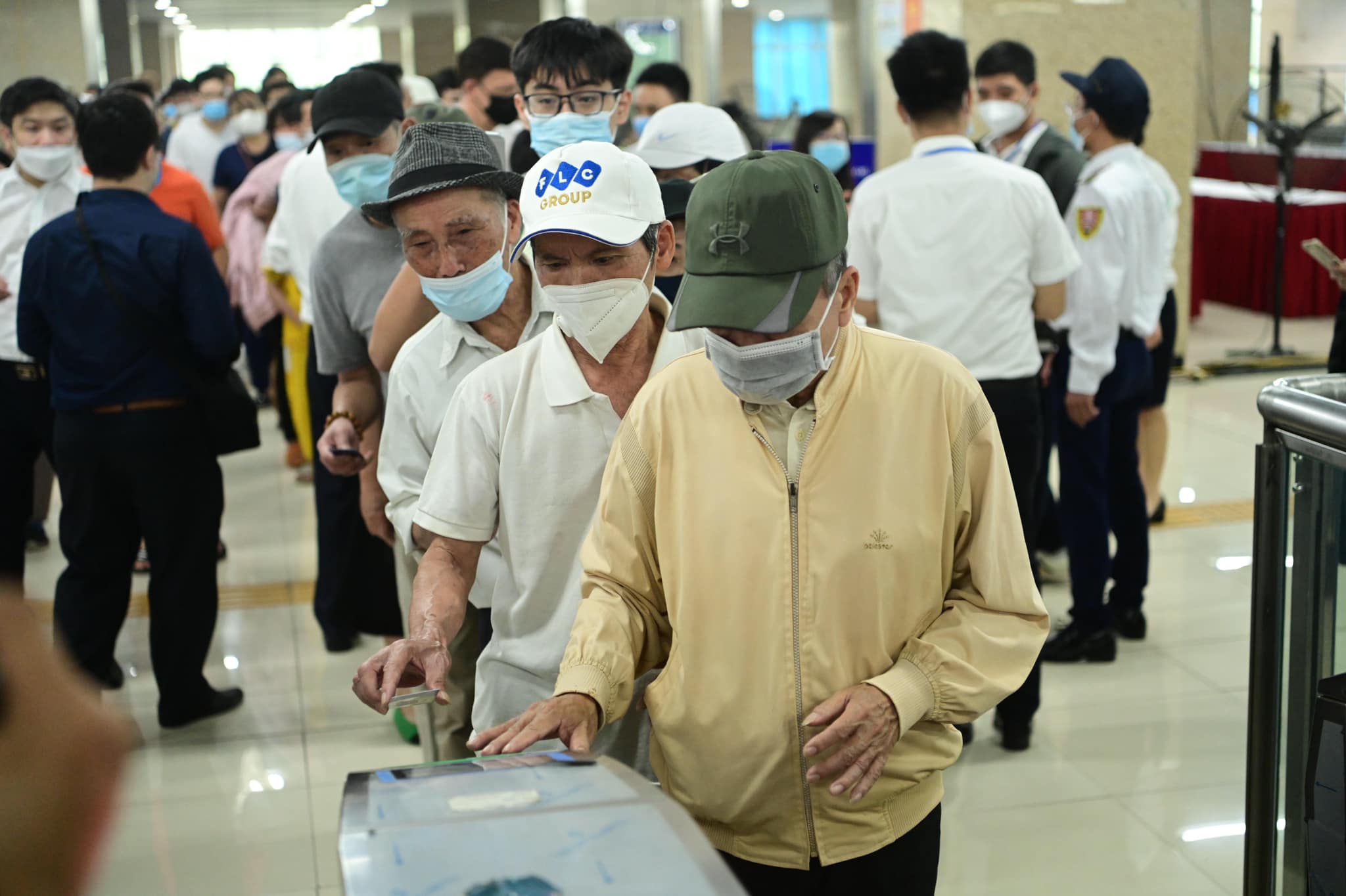 Đường sắt Cát Linh - Hà Đông chạy thương mại, người dân Thủ đô háo hức trải nghiệm - 14