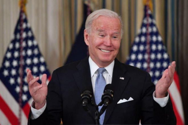 Tổng thống Mỹ Joe Biden vui mừng tuyên bố chiến thắng về dự luật hạ tầng.