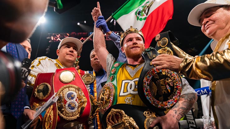 Saul "Canelo" Alvarez trở thành nhà vô địch tuyệt đối hạng siêu trung