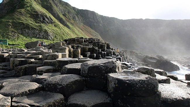 Giant&#39;s Causeway, Bắc Ireland: Được hình thành từ 50 đến 60 triệu năm trước, Giant&#39;s Causeway trở thành Di sản Thế giới đầu tiên của Bắc Ireland.
