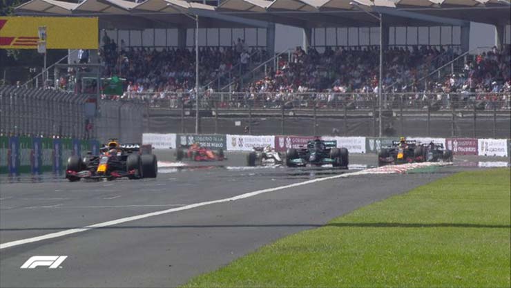 Verstappen bắt đầu đẫn đầu cuộc đua