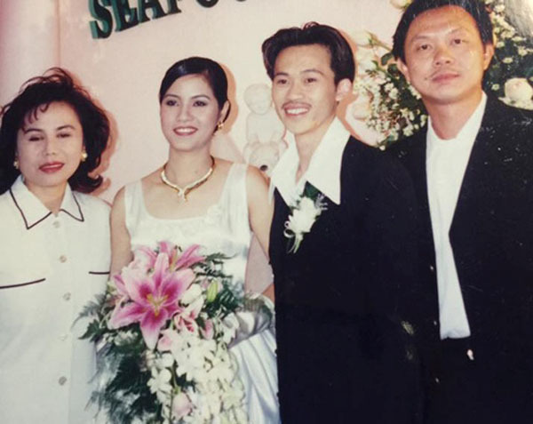 Ảnh cưới hiếm hoi của Hoài Linh và vợ Thanh Hương