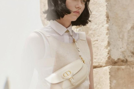 Dior ra mắt túi Bobby pha trộn hiện đại và cổ điển