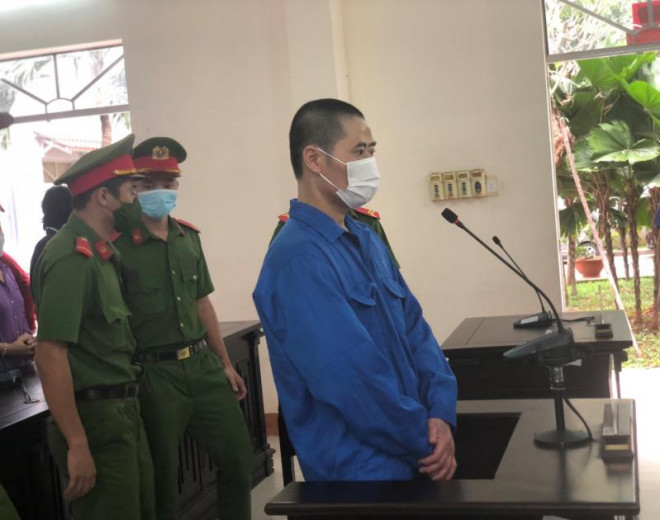 Bị cáo Phạm Văn Dũng khai nhận tại phiên xử sáng 10/11.