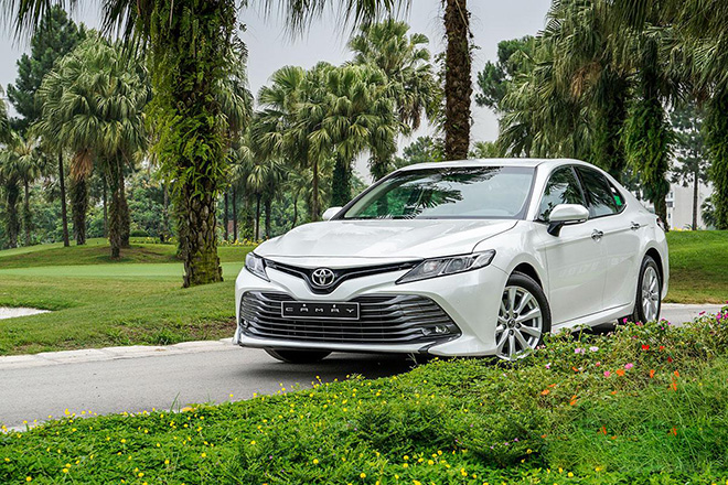 Giá xe Toyota Camry lăn bánh tháng 11/2021 - 2