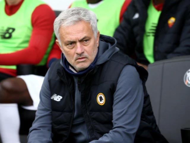 Mourinho chưa bỏ được thói quen gây hiềm khích với truyền thông